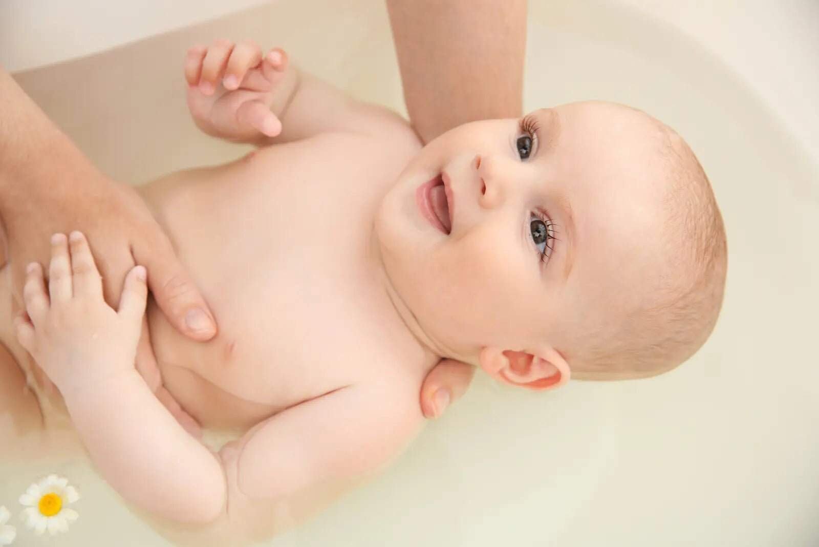 How to Bathe a Newborn Safely: Baby Bath Basics for New Parents