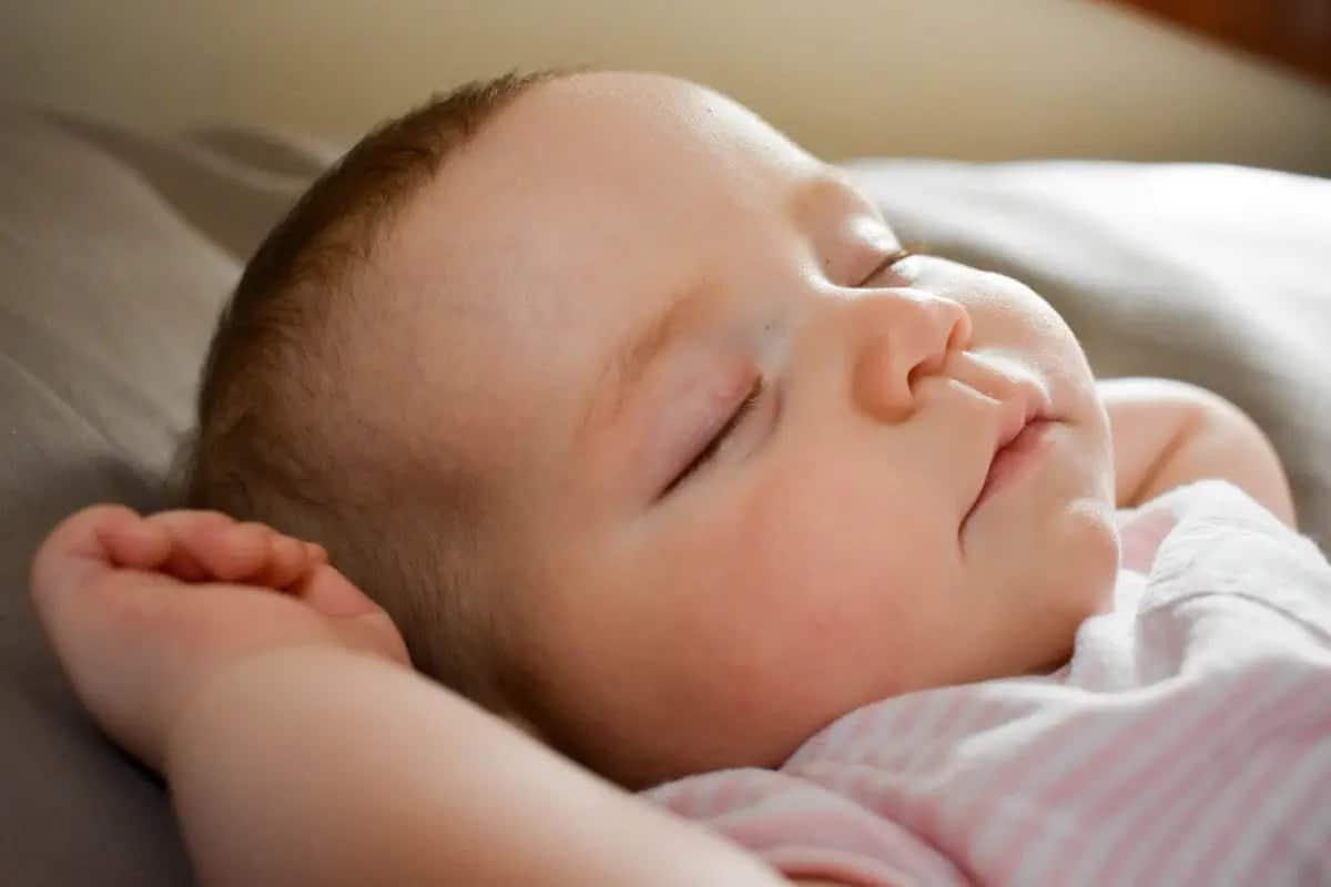 When to Switch from Breast Milk to Baby Formula